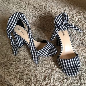 Ankle tie shoes